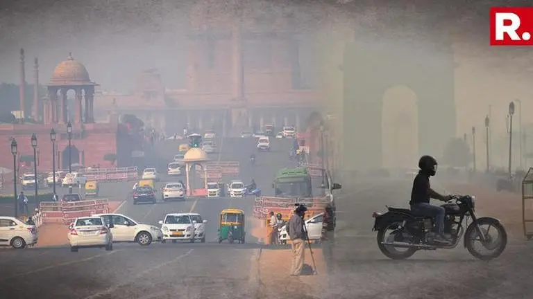 Haze Engulfs New Delhi As Air Quality Worsens Haze Engulfs New Delhi As Air Quality Worsens