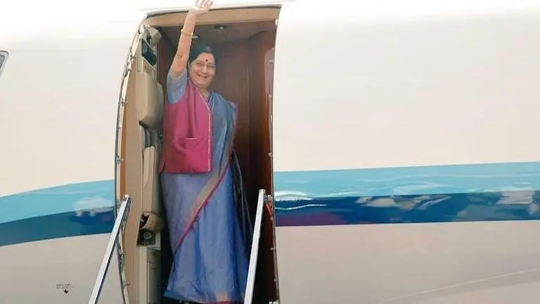 Sushma Swaraj leaves for Kuwait, concludes her Qatar visit