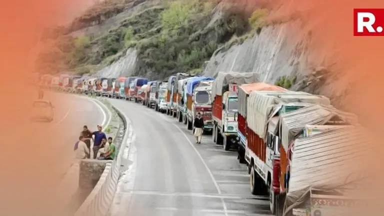 Jammu-Srinagar National Highway reopens for one-way traffic after heavy snowfall