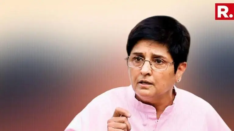 Kiran Bedi issues a "final warning" to residents and shop owners who dumped garbage into drains in Puducherry Kiran Bedi issues a "final warning" to residents and shop owners who dumped garbage into drains in Puducherry