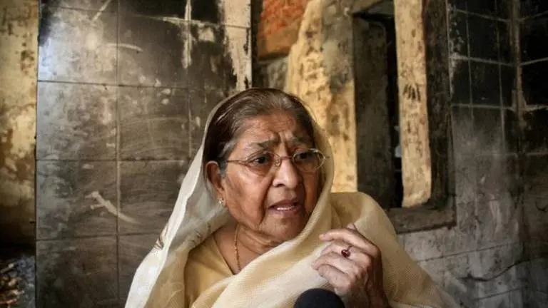 Supreme Court to hear Zakia Jafri's plea challenging SIT clean chit in 2002 Gujarat riots case Supreme Court to hear Zakia Jafri's plea challenging SIT clean chit in 2002 Gujarat riots case