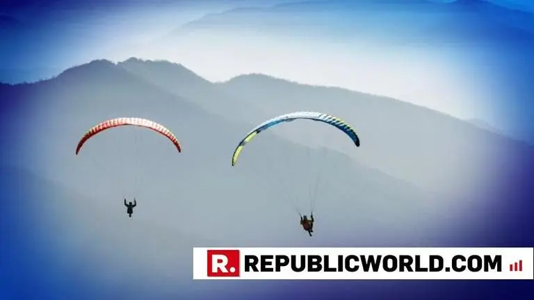 Hero paragliding pilot dies trying to save passenger after chute snaps mid-air Hero paragliding pilot dies trying to save passenger after chute snaps mid-air