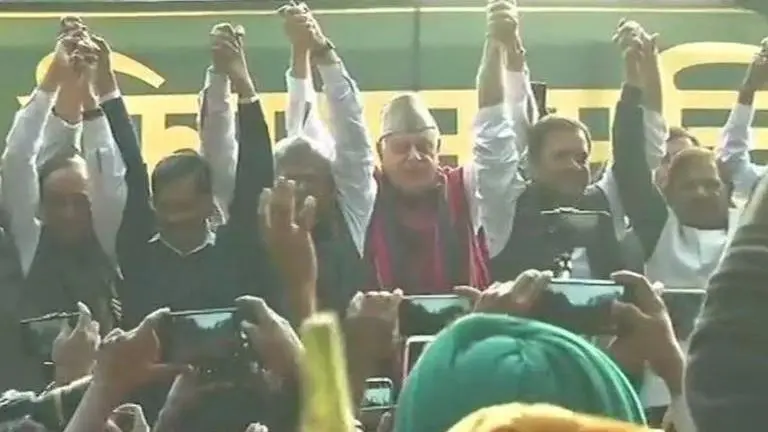 Farmers march towards Parliament from Ramlila Maidan. Day 2 LIVE updates Farmers march towards Parliament from Ramlila Maidan. Day 2 LIVE updates