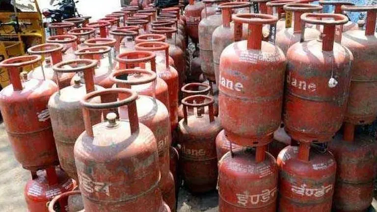 Subsidised LPG price cut by Rs 5.91; non-subsidised rate reduced by Rs 120.50