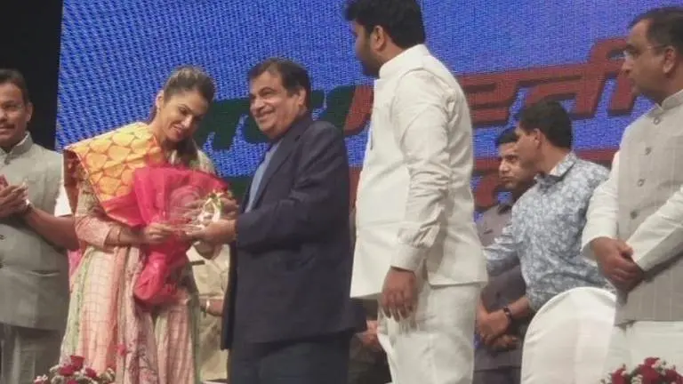 Actor Isha Koppikar joins BJP in the presence of Union Minister Nitin Gadkari