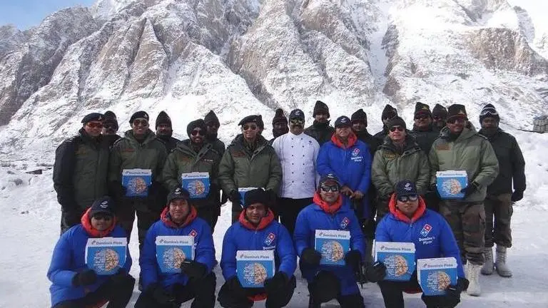 On 70th Republic Day, Indian Army soldiers at freezing Siachen treated with hot pizza surprise, take a look On 70th Republic Day, Indian Army soldiers at freezing Siachen treated with hot pizza surprise, take a look