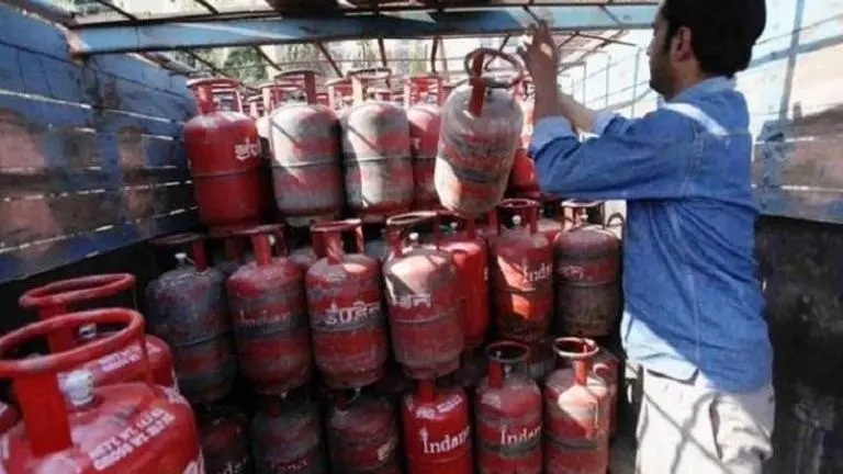 Subsidised LPG price gets cheaper by Rs 1.46; non-subsidised rate cut by Rs 30 a cylinder