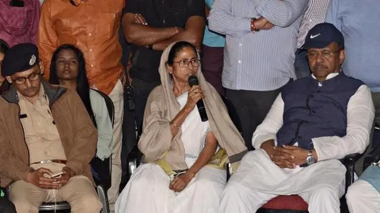 BIG DEVELOPMENT: Centre to strip medals off IPS officers who took part in Mamata Banerjee's Dharna BIG DEVELOPMENT: Centre to strip medals off IPS officers who took part in Mamata Banerjee's Dharna