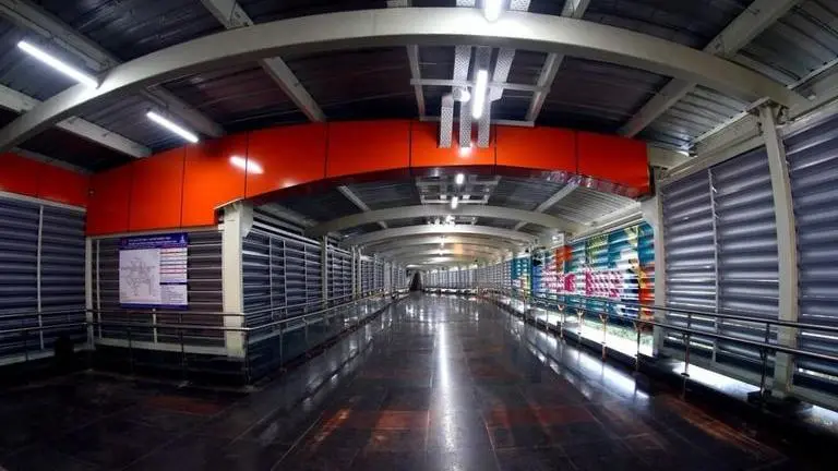 Skywalk linking South Campus with Dhaula Kuan Metro stations open Skywalk linking South Campus with Dhaula Kuan Metro stations open