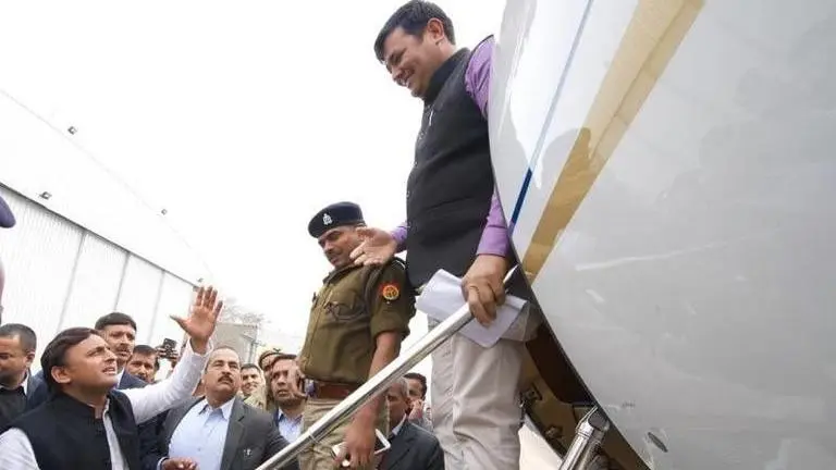 Akhilesh Yadav claims detention at Lucknow airport, alleges that Yogi government is preventing him from attending an Allahabad University event Akhilesh Yadav claims detention at Lucknow airport, alleges that Yogi government is preventing him from attending an Allahabad University event
