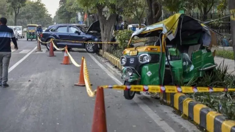 1 killed, 3 injured as luxury car driven by business tycoon Ponty Chadha's nephew hits autorickshaw in Delhi 1 killed, 3 injured as luxury car driven by business tycoon Ponty Chadha's nephew hits autorickshaw in Delhi