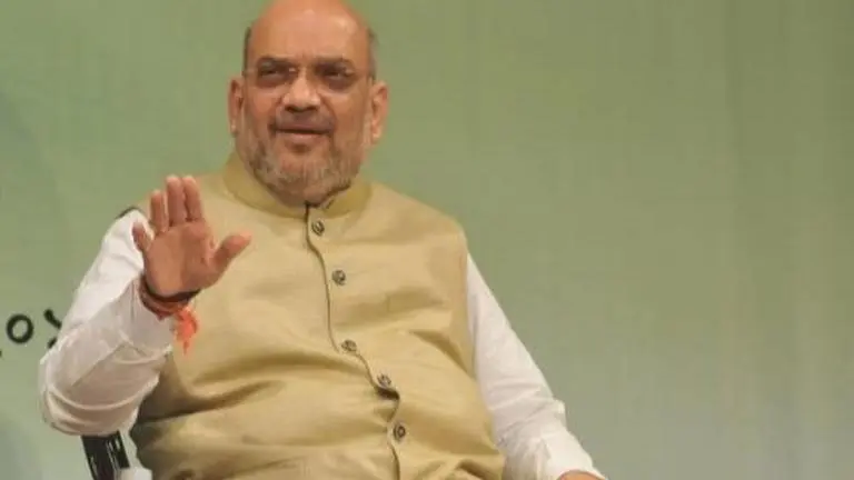 Democracy was adopted so that "foolish son" of monarch didn't come to power: Amit Shah slams opposition parties of promoting dynastic politics Democracy was adopted so that "foolish son" of monarch didn't come to power: Amit Shah slams opposition parties of promoting dynastic politics
