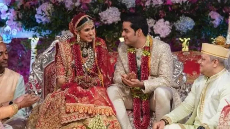 IT'S OFFICIAL: Akash Ambani and Shloka Mehta make for a stunning regal couple in their first pictures as husband and wife IT'S OFFICIAL: Akash Ambani and Shloka Mehta make for a stunning regal couple in their first pictures as husband and wife