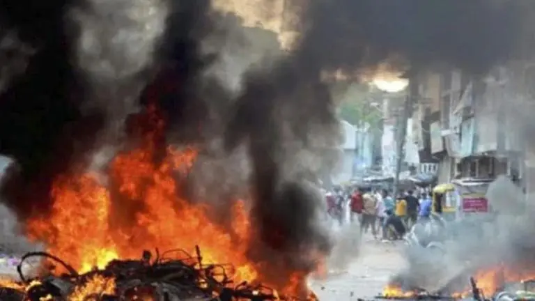 Clashes broke out in Jodhpur during Ram Navami celebration, Union Minister Gajendra Sekhawat sits on dharna demanding release of detainees