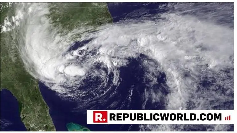 Warnings issued for severe cyclonic storms in next 24 hours in Vishakapatnam, Fishermen advised to not venture into seas Warnings issued for severe cyclonic storms in next 24 hours in Vishakapatnam, Fishermen advised to not venture into seas