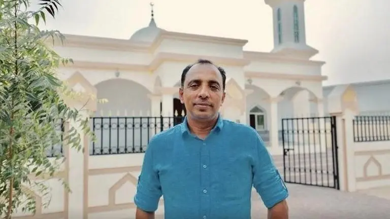 Indian Christian serves iftar to nearly 800 Muslim workers Indian Christian serves iftar to nearly 800 Muslim workers