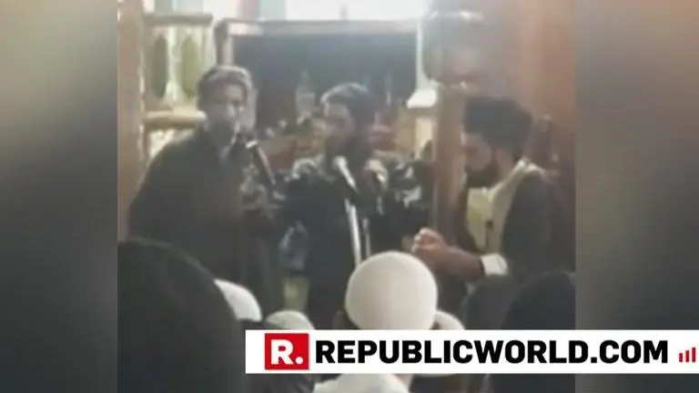 SHOCKING: Two armed terrorist enter Kulgam Mosque, raise pro-Pakistan slogan and issue religion-backed call-to-arms SHOCKING: Two armed terrorist enter Kulgam Mosque, raise pro-Pakistan slogan and issue religion-backed call-to-arms