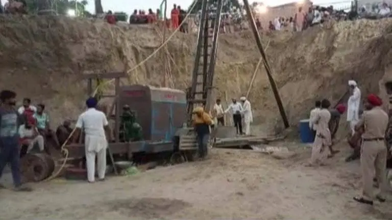 Technical issues disrupt rescue Operations of boy stuck in Borewell since 3 days Technical issues disrupt rescue Operations of boy stuck in Borewell since 3 days