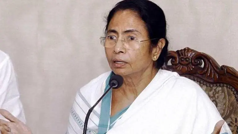 Striking junior doctors hurled abuses at me at hospital: Mamata Banerjee Striking junior doctors hurled abuses at me at hospital: Mamata Banerjee
