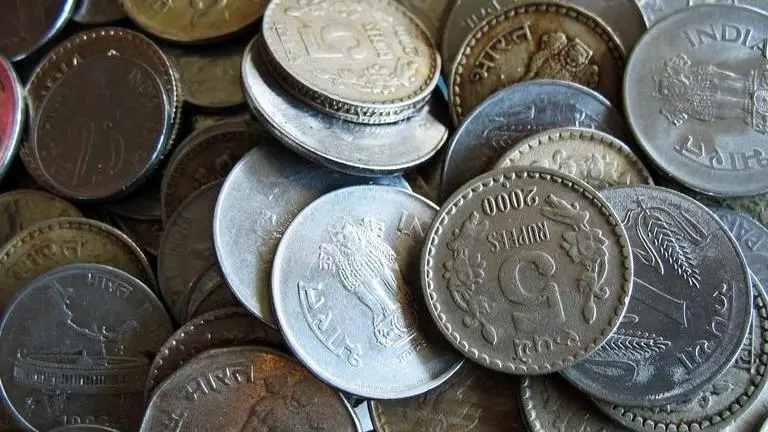 RBI holds meeting Over coin-storage crisis of banks in Shirdi, instructs them to accept coins by the Saibaba temple RBI holds meeting Over coin-storage crisis of banks in Shirdi, instructs them to accept coins by the Saibaba temple