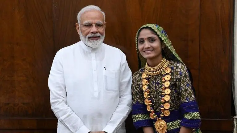 PM Modi lauds Gujarati folk singer Geeta Rabari, remembers how he had told her to pursue it years earlier PM Modi lauds Gujarati folk singer Geeta Rabari, remembers how he had told her to pursue it years earlier