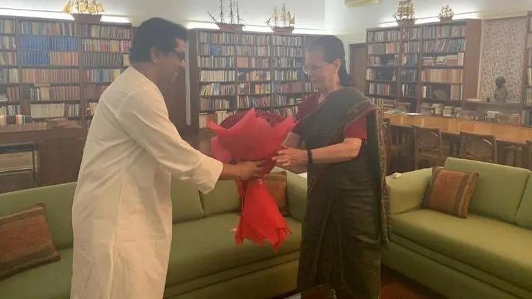 Raj Thackeray meets Sonia Gandhi, sparks speculations over tie-up ahead of Maharashtra assembly elections Raj Thackeray meets Sonia Gandhi, sparks speculations over tie-up ahead of Maharashtra assembly elections