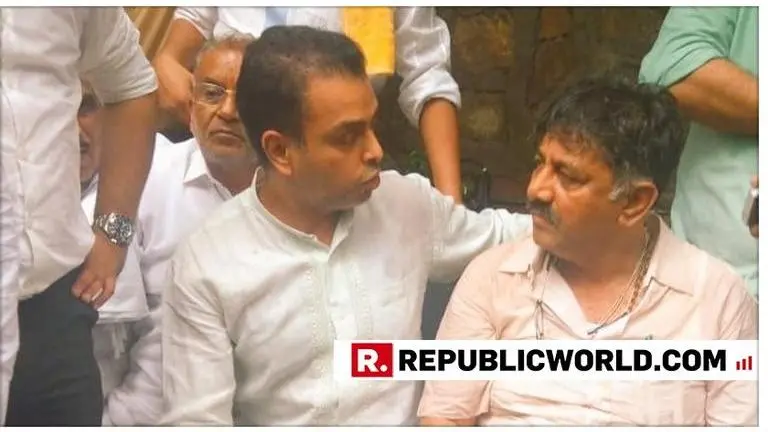 Milind Deora reaches outside Karnataka Rebel MLAs' Mumbai Hotel in support of DK Shivakumar, alleges BJP is 'misusing its power' Milind Deora reaches outside Karnataka Rebel MLAs' Mumbai Hotel in support of DK Shivakumar, alleges BJP is 'misusing its power'