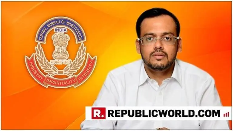 Illegal sand mining case: CBI seizes huge amount of cash from UP's Bulandshahr District Magistrate's residence while conducting a search Illegal sand mining case: CBI seizes huge amount of cash from UP's Bulandshahr District Magistrate's residence while conducting a search