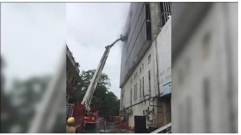 Fire breaks out at SBI buiding in Delhi, no casualties reported Fire breaks out at SBI buiding in Delhi, no casualties reported