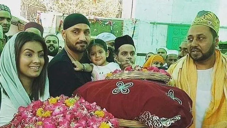 Harbhajan Singh hits back, says 'Nothing religious about my Chandrayaan-2 tweet' & asks critics 'Are you proud Indians or not?' Harbhajan Singh hits back, says 'Nothing religious about my Chandrayaan-2 tweet' & asks critics 'Are you proud Indians or not?'