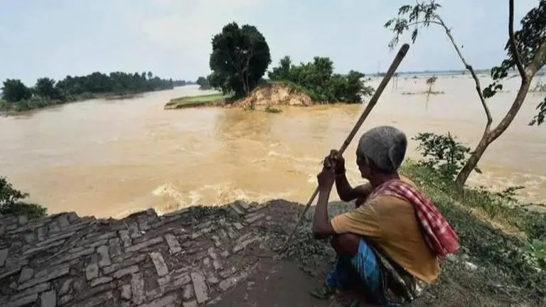 Flood death toll reaches 106 in Bihar, 80.55 lakh affected Flood death toll reaches 106 in Bihar, 80.55 lakh affected