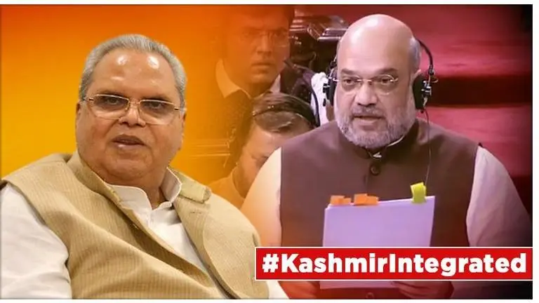 J&K's Article 370 scrapped: Governor Satya Pal Malik holds late night meeting to review security, law & order J&K's Article 370 scrapped: Governor Satya Pal Malik holds late night meeting to review security, law & order