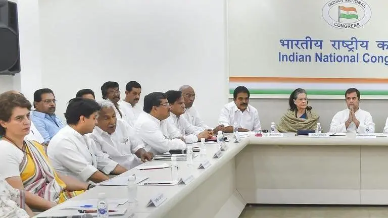 Next Congress chief: All eyes on CWC meet, Rahul Gandhi says 'happy that Cong is under pressure' & makes tiger analogy