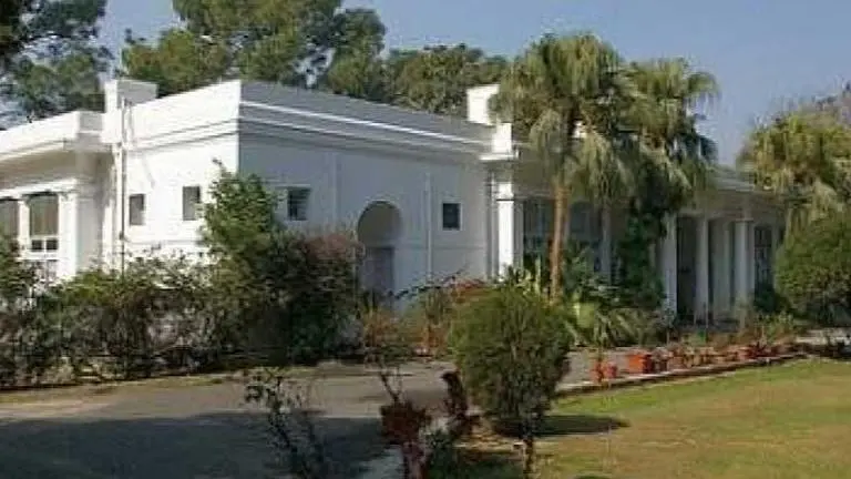 200 former MPs yet to vacate their official bungalows in Lutyens' Delhi 200 former MPs yet to vacate their official bungalows in Lutyens' Delhi
