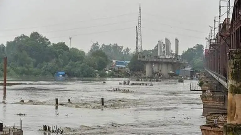Flood alert for Delhi as Yamuna likely to cross danger mark on Monday Flood alert for Delhi as Yamuna likely to cross danger mark on Monday