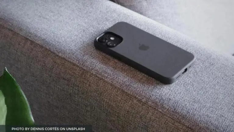 iPhone 12 Mini issues range from lock screen to green tint display iphone 12 mini