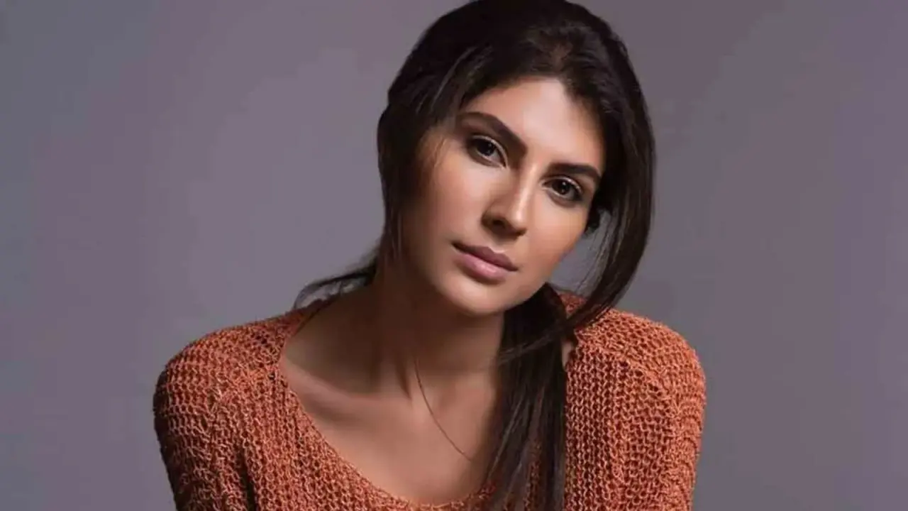 Sacred Games actress Elnaaz Norouzi believes she can play Mimi 'just as well as' Kriti Sanon Elnaaz Norouzi