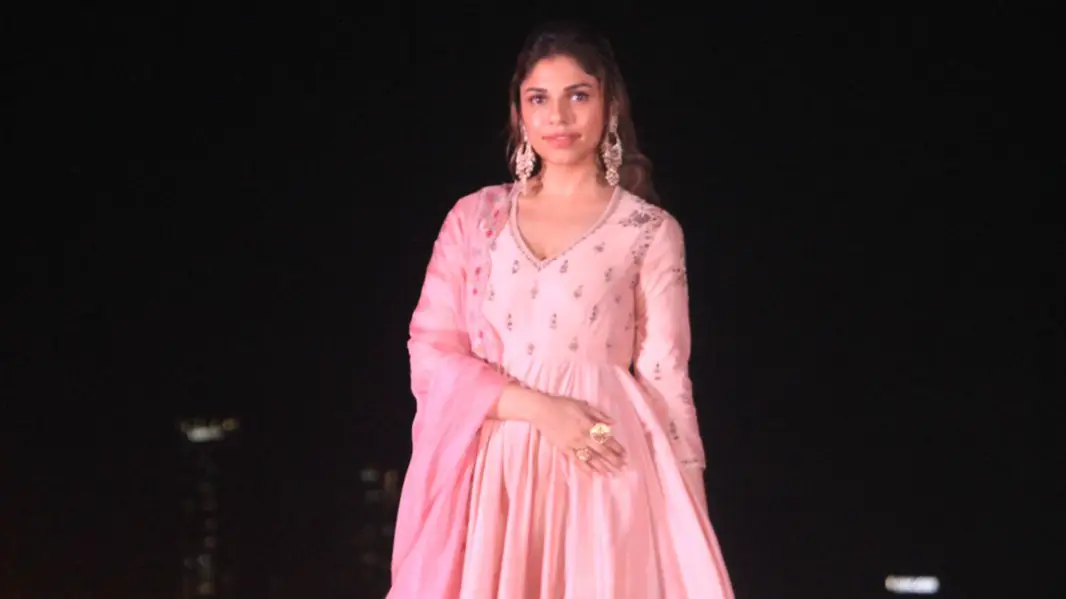 Heeramandi Actress Sharmin Segal Breaks Silence On Audience Trolling ...