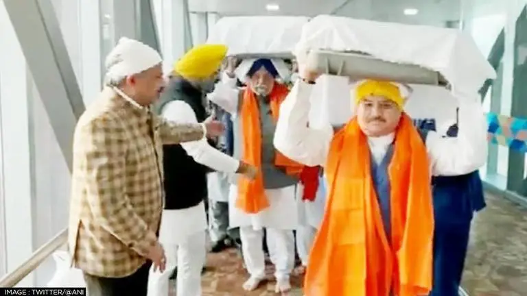 Hardeep Singh Puri, JP Nadda carry Guru Granth Sahib brought from Afghanistan | Watch Hardeep Singh Puri