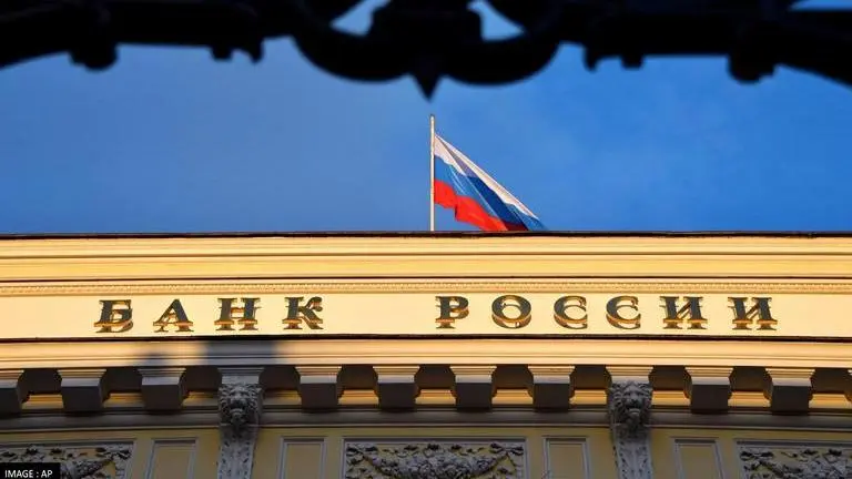 Russia allows banks to sell citizens foreign currency, except dollars & euros amid war Russia-Ukraine war