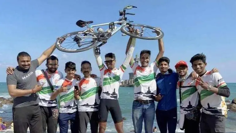 Kashmir to Kanyakumari in 8 days, 17-year-old pedals 3,600 km to make world record Kashmir