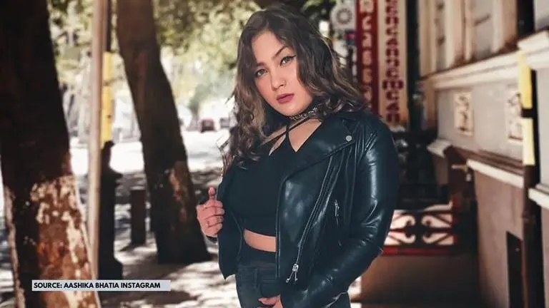 Aashika Bhatia's romantic Tik Tok videos will melt your heart | Watch Aashika Bhatia