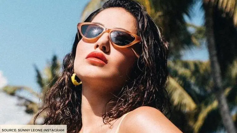 Sunny Leone a major 'Monday distraction' as she shares new pictures of herself sunny leone