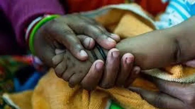 UP: Doctor of keeping couple's baby as mortgage for not paying bill Uttar Pradesh