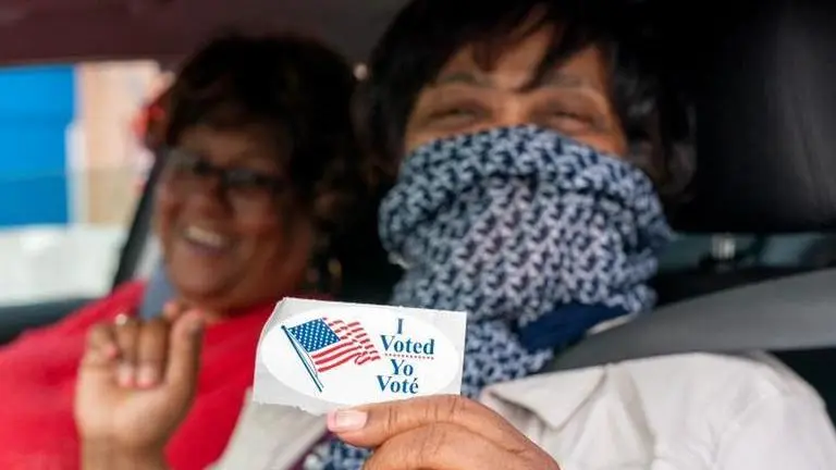 Crowds in DC waiting for 2020 election results