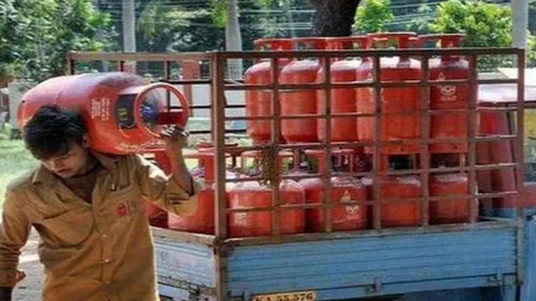 Commercial LPG cylinder rates increase by Rs 105 in Delhi & Rs 108 in Kolkata commercial LPG