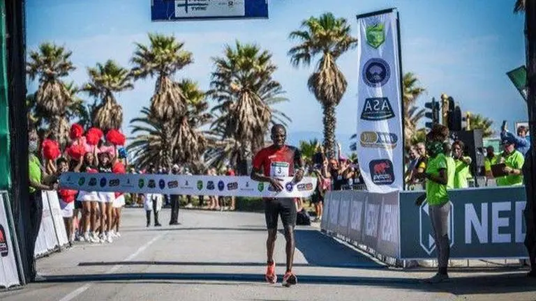 37-year-old long distance runner from South Africa smashes world record on debut Stephen Mokoka, South Africa, Long distance running, Stephen Mokoka world record, Stephen Mokoka long distance record, Ketema Negasa, Amelework Fikadu