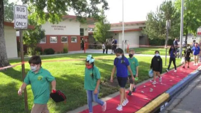 Schools without mask mandate 3.5 times more likely to have COVID outbreaks, opines CDC US