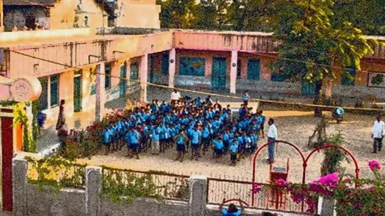 Maharashtra: School becomes drunkards' den at night, management seeks police help Maharashtra