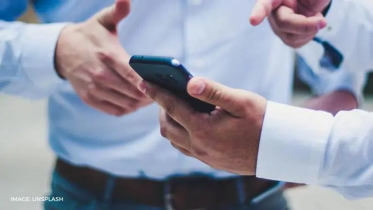 Identify movie from the given actors and emojis: Know the answers to this viral quiz identify movie from the given actors and emojis